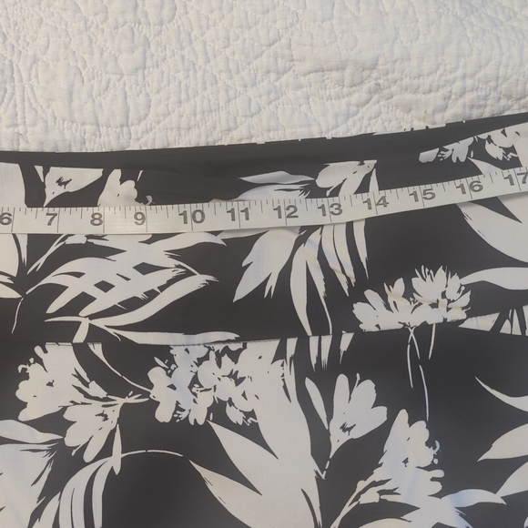 Skirt with shorts underneath - Picture 2 of 7